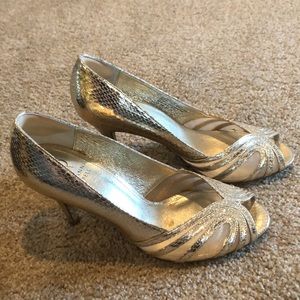 Adrianna Papell Gold Pumps